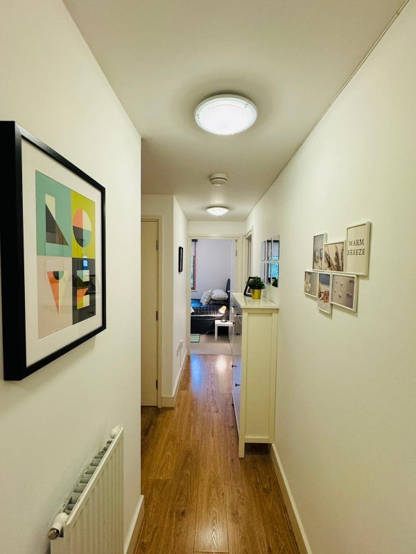 Flat Dockyard Lane in Greater London