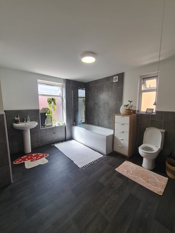 Room Palmerston Avenue in Manchester