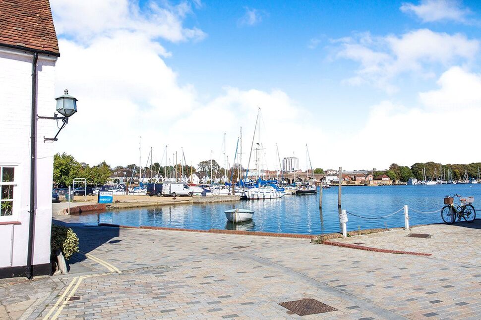 Flat Lower Quay Road in Fareham