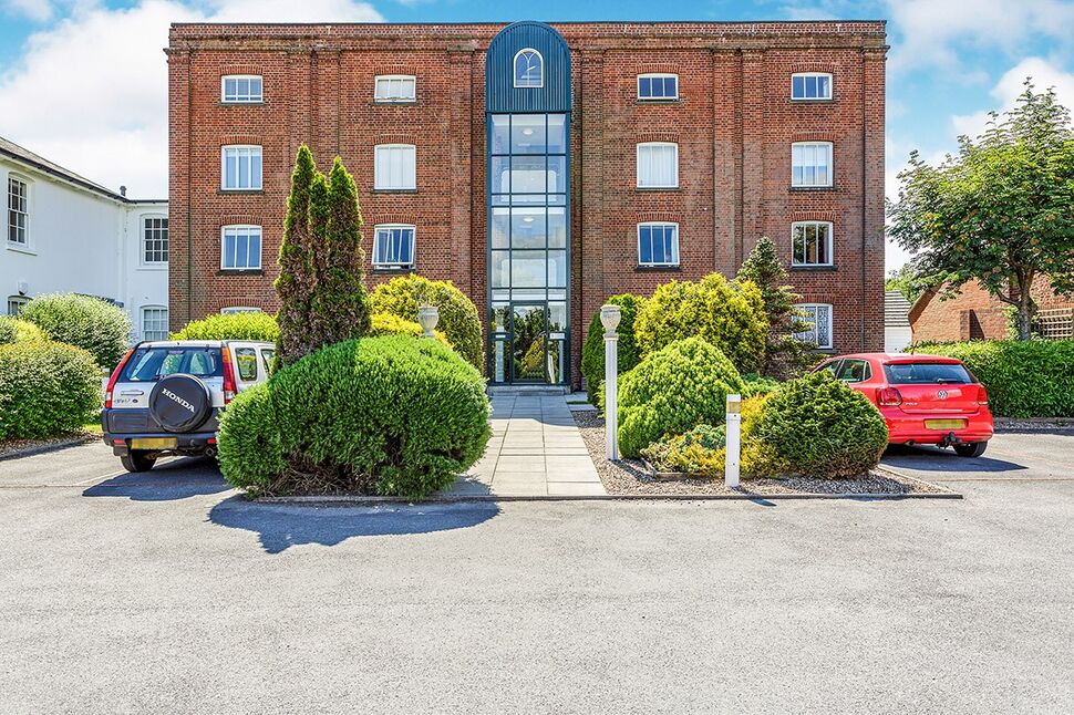 Flat Lower Quay Road in Fareham