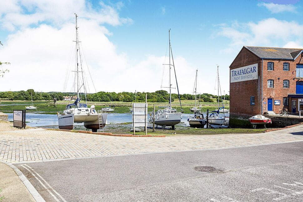Flat Lower Quay Road in Fareham