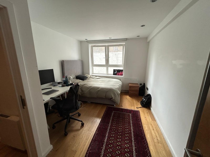 Room Furmage Street in Greater London