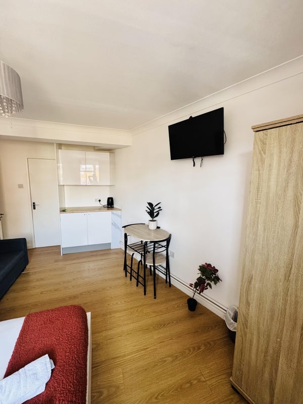 Room Plaistow Lane in Greater London