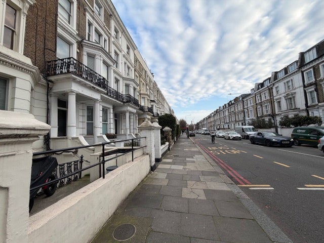 Room Holland Road in Greater London