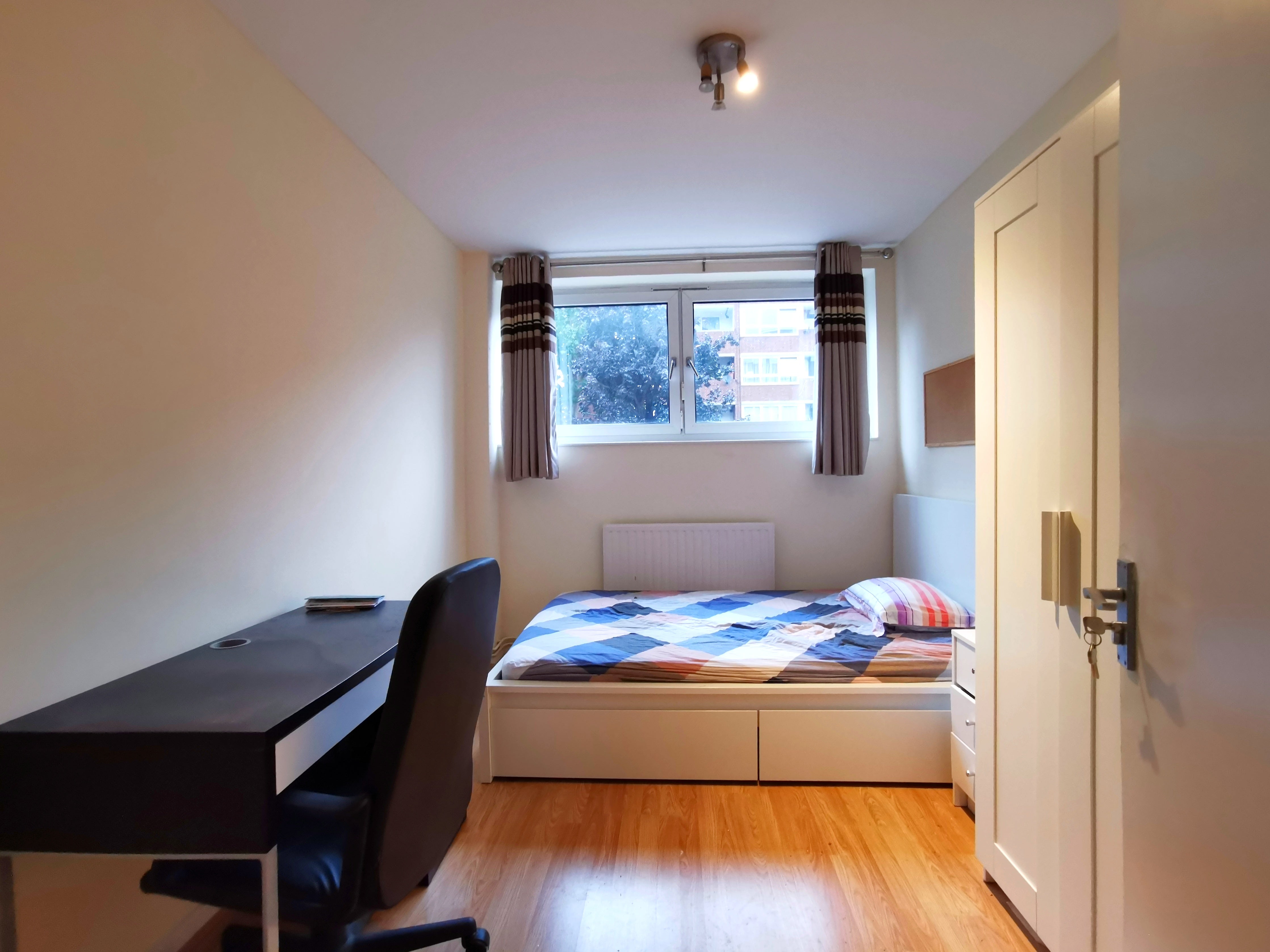 Flat Gerridge Street in Greater London