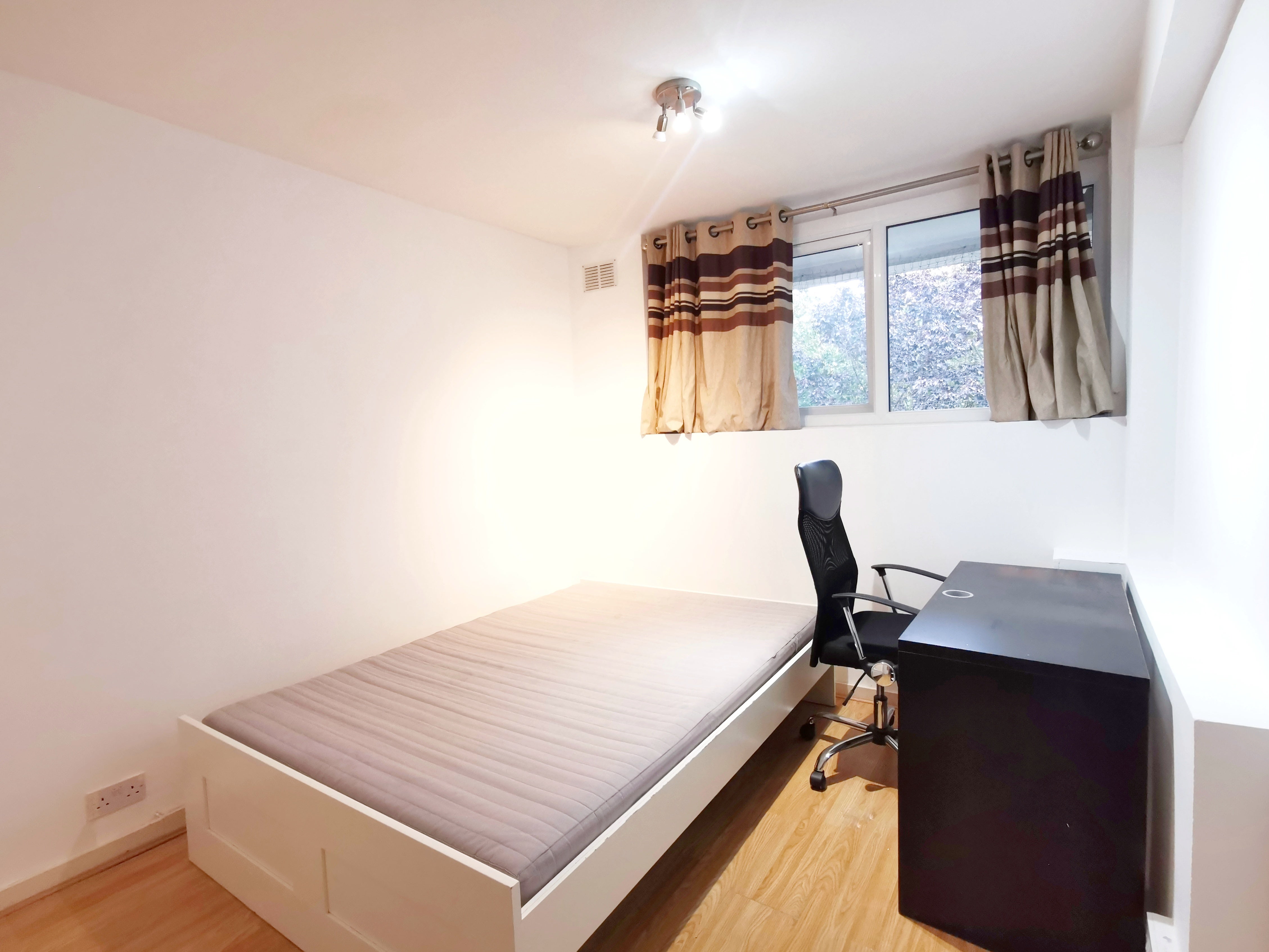 Flat Gerridge Street in Greater London