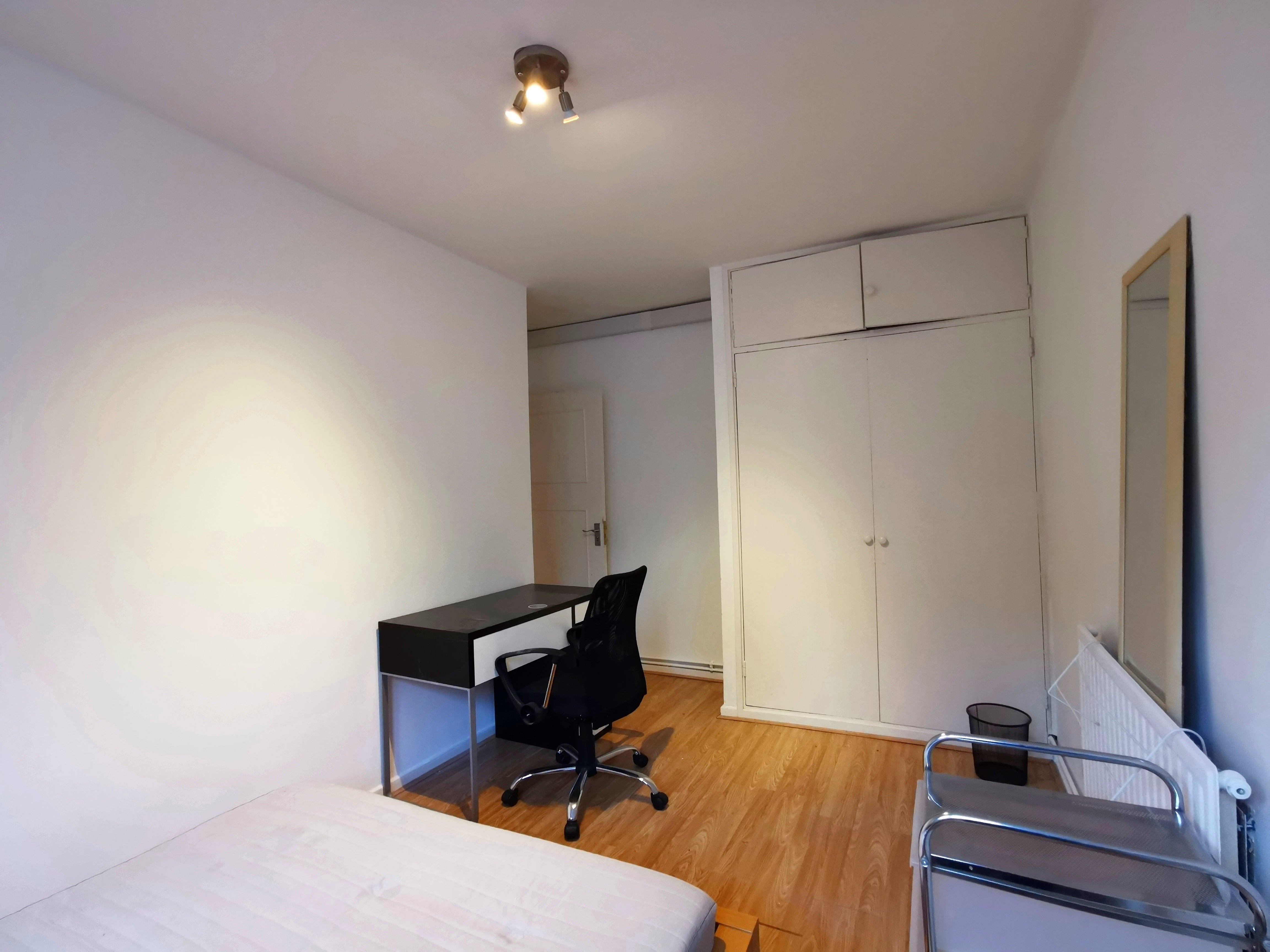 Flat Gerridge Street in Greater London
