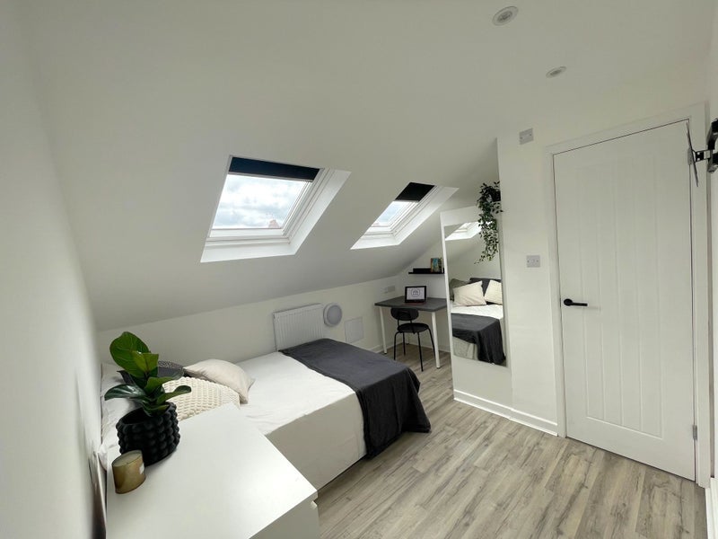 Room Northfield Road in Coventry