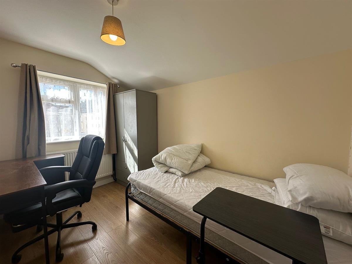 Room Bartholomew Road in Oxford