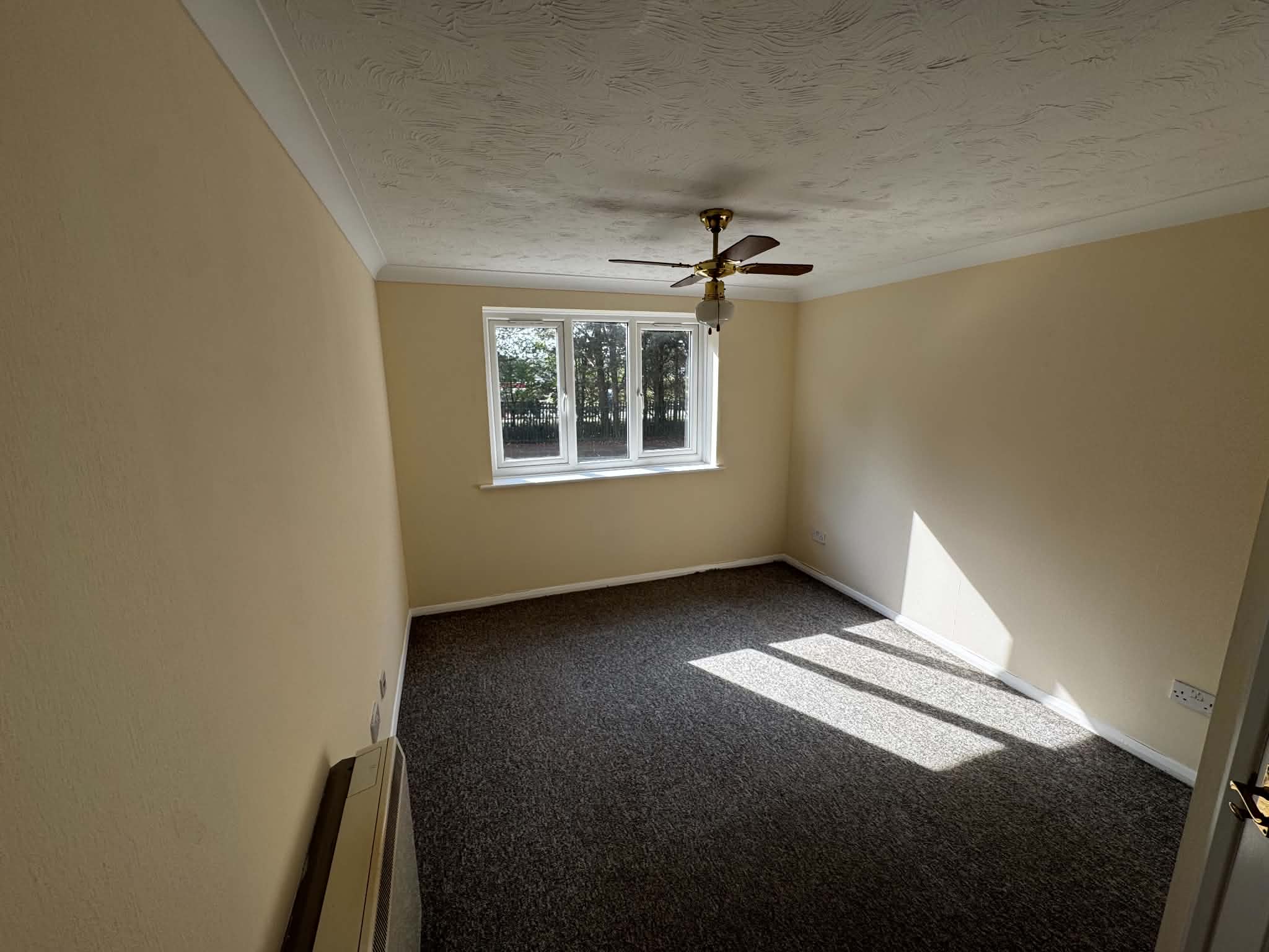 Flat Tarn Howes Close in Thatcham