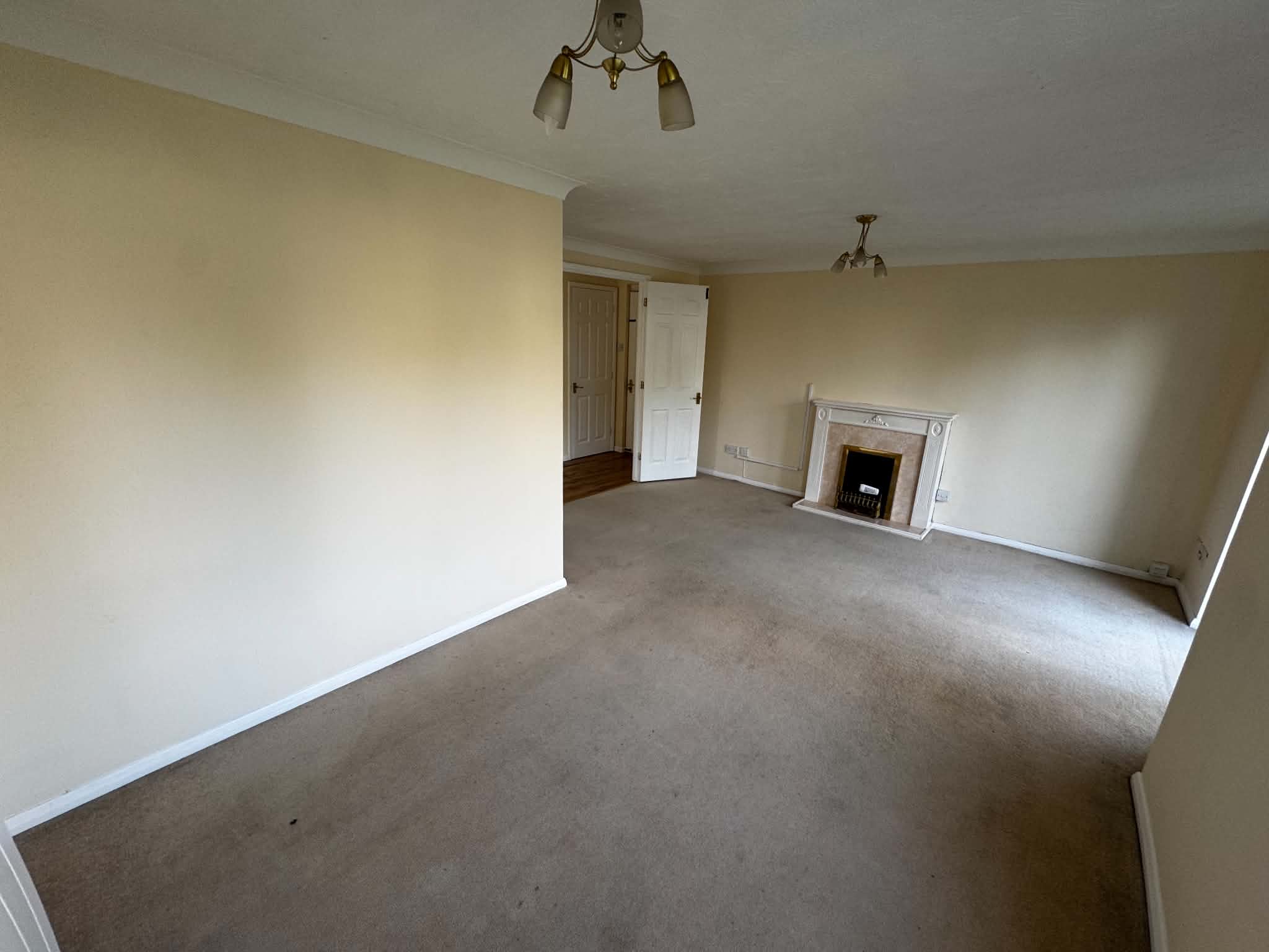Flat Tarn Howes Close in Thatcham