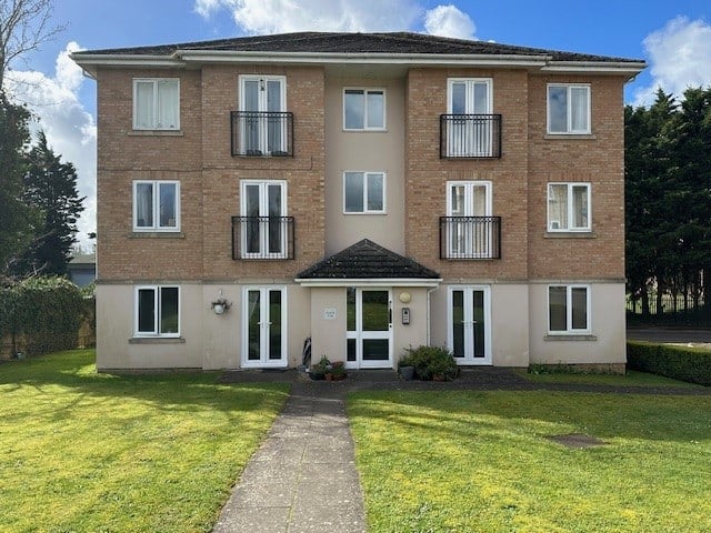 Flat Tarn Howes Close in Thatcham
