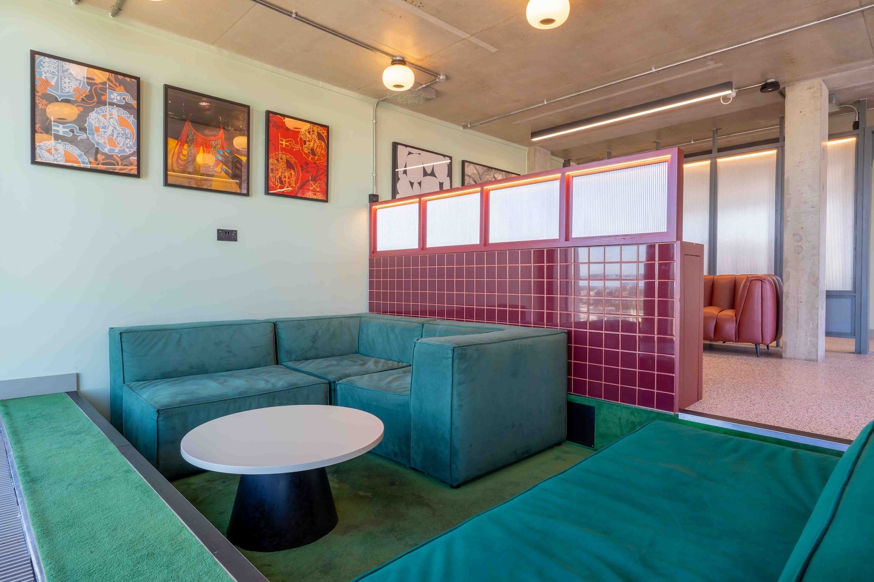 Room Commercial Road in Greater London