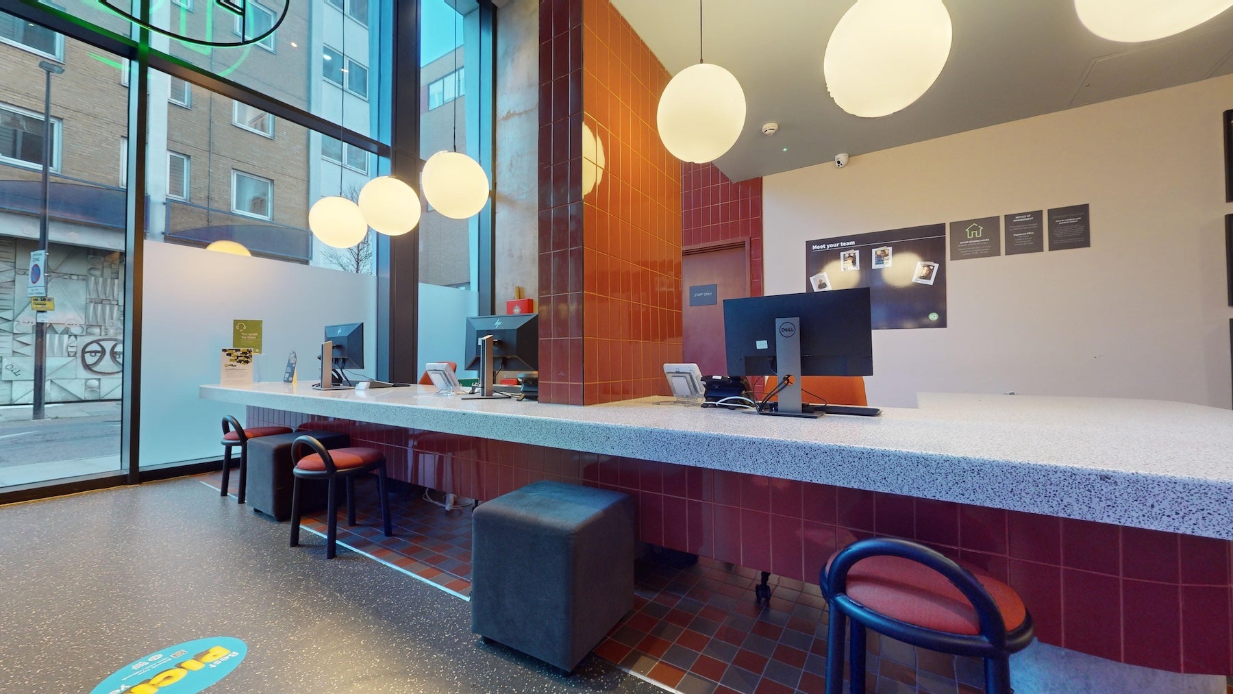 Room Commercial Road in Greater London