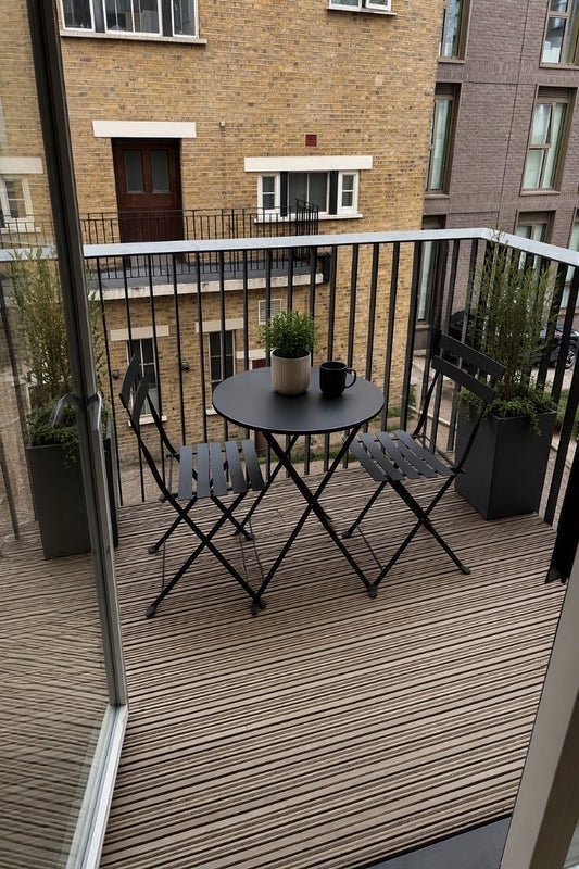 Room Arts Lane in Greater London