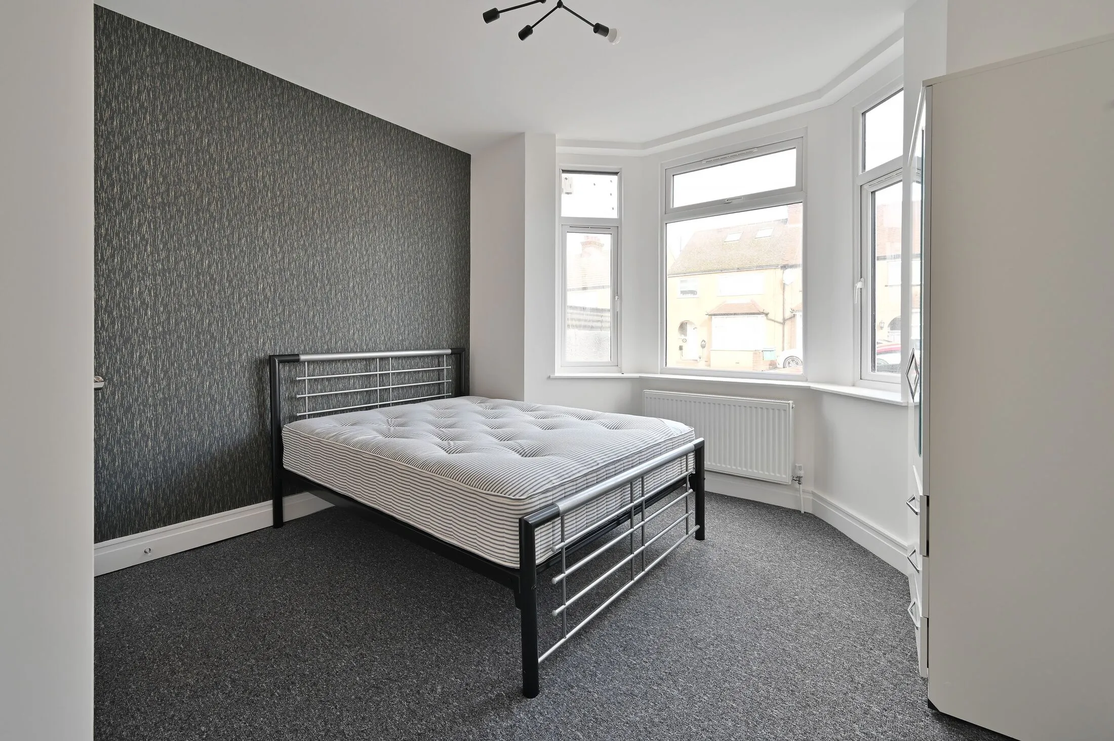 Room Whippendell Road in Watford
