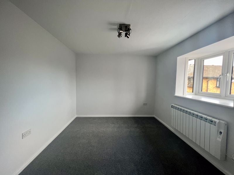 Flat Stapylton Road in Greater London