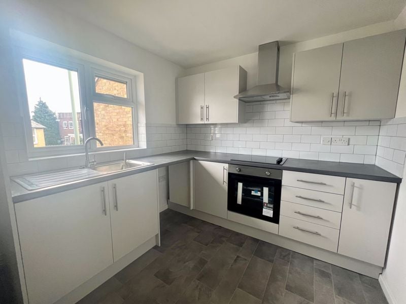 Flat Stapylton Road in Greater London