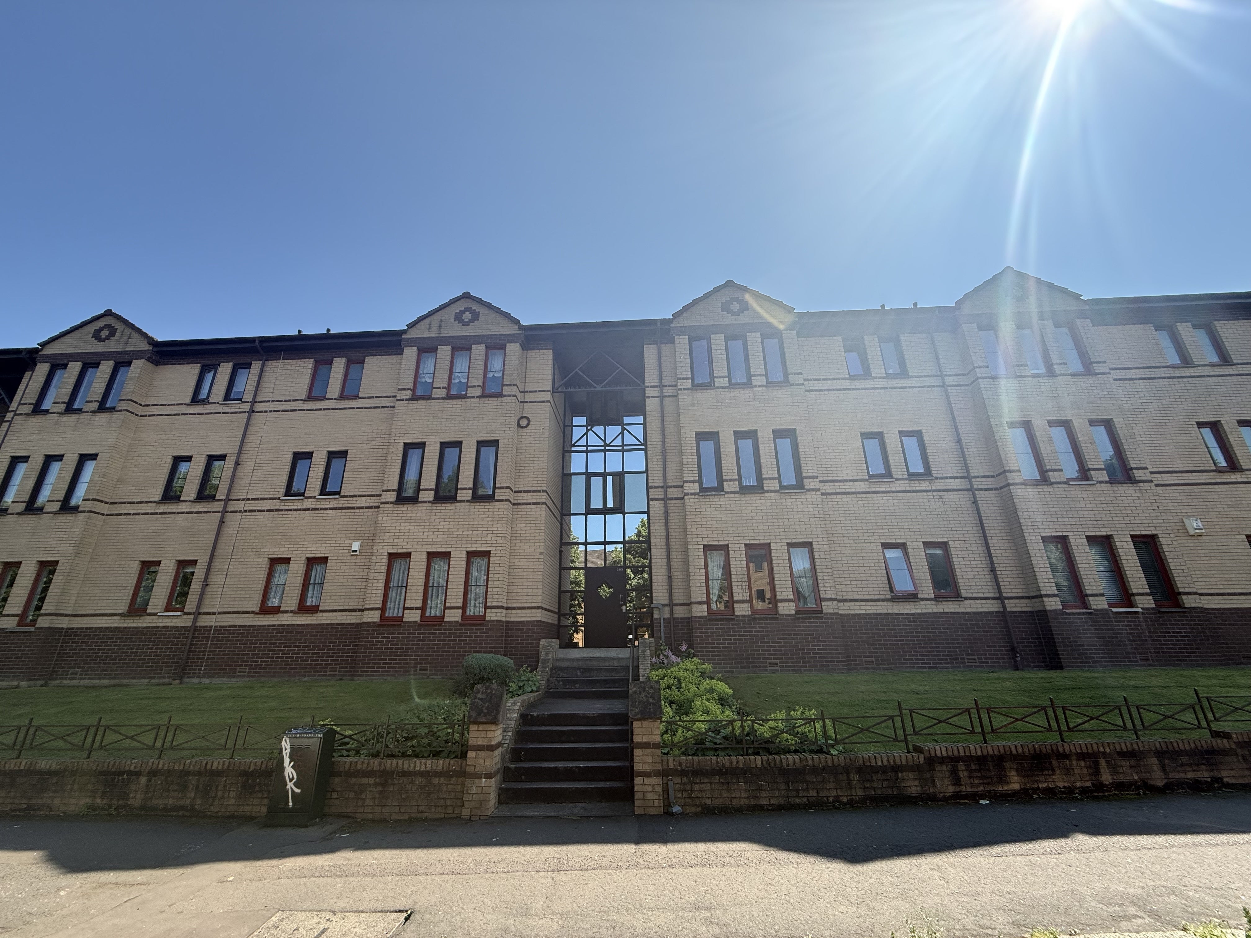 Flat North Woodside Road in Glasgow