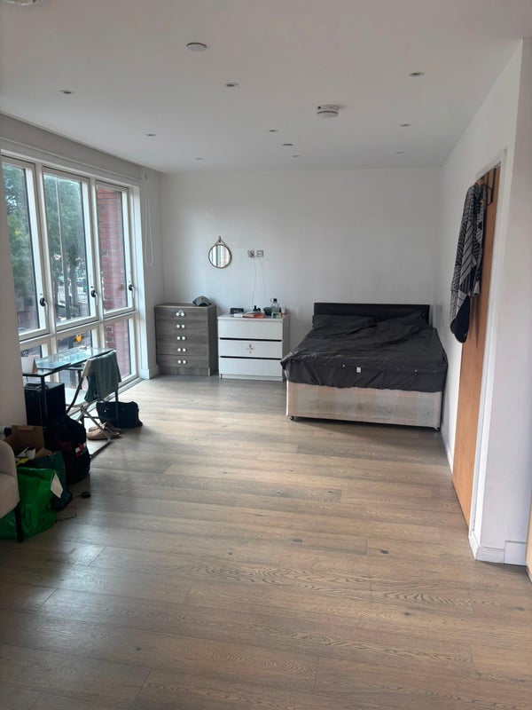 Room Arniston Way in Greater London