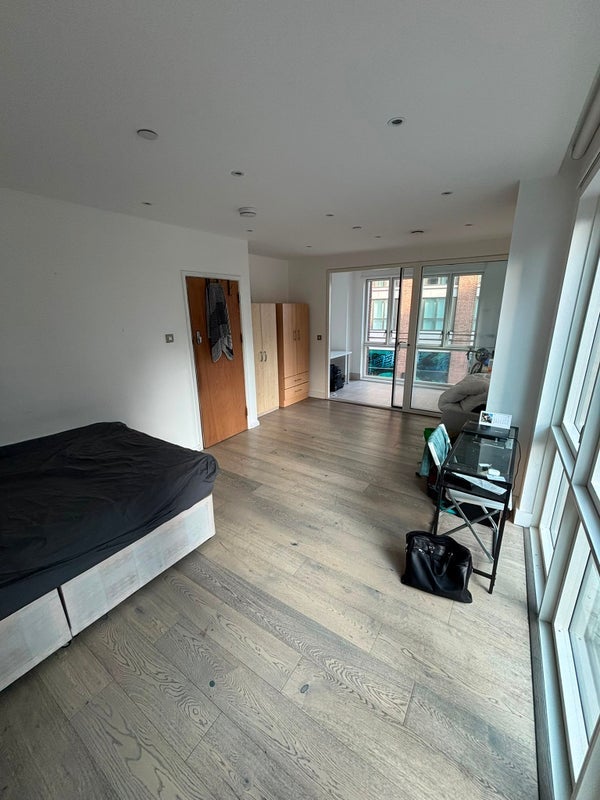 Room Arniston Way in Greater London