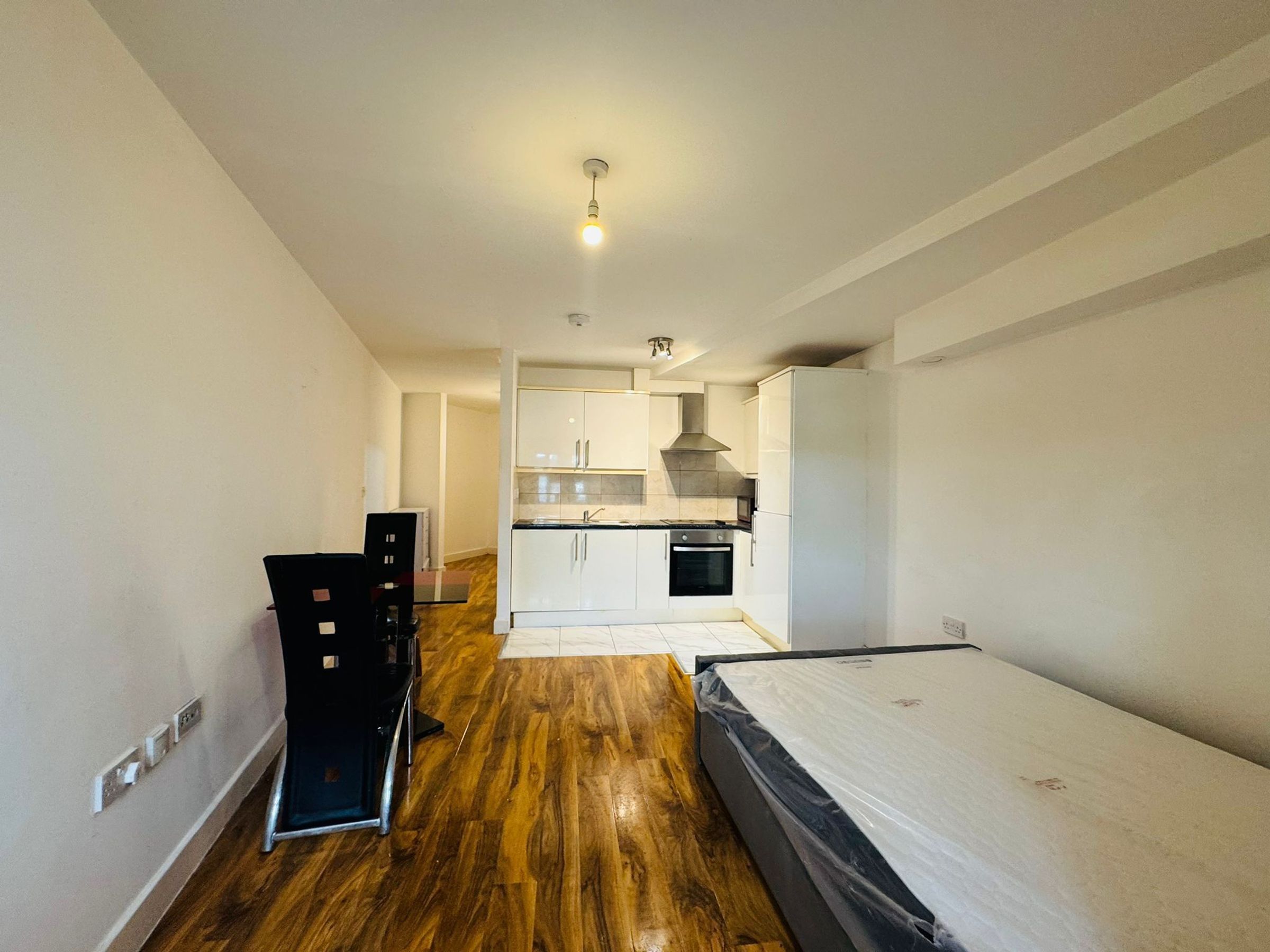 Flat Cranbrook Road in Greater London