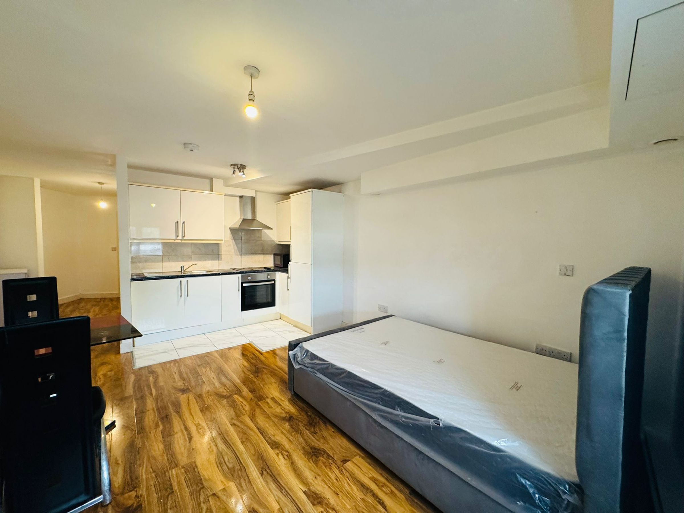Flat Cranbrook Road in Greater London