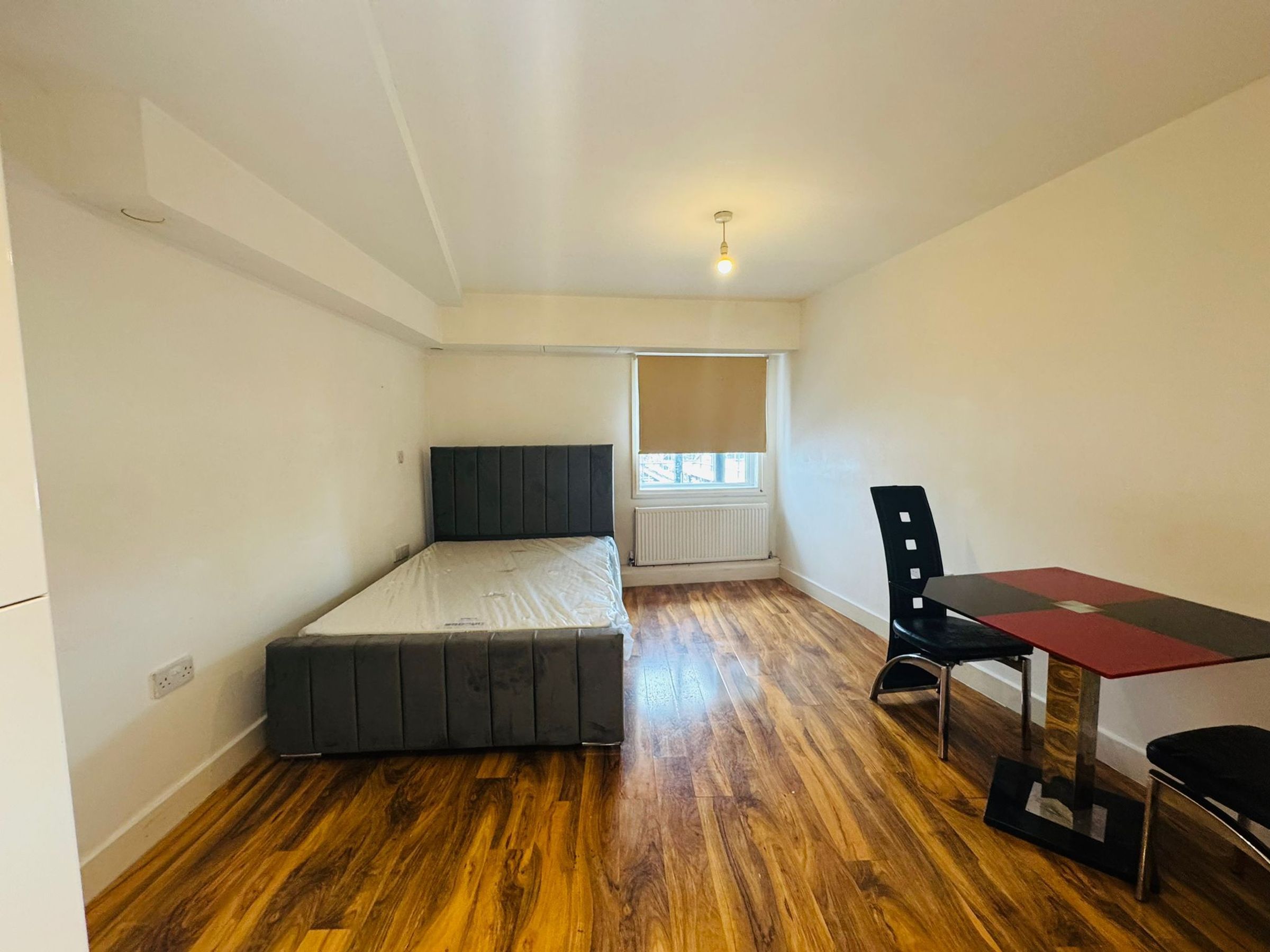 Flat Cranbrook Road in Greater London