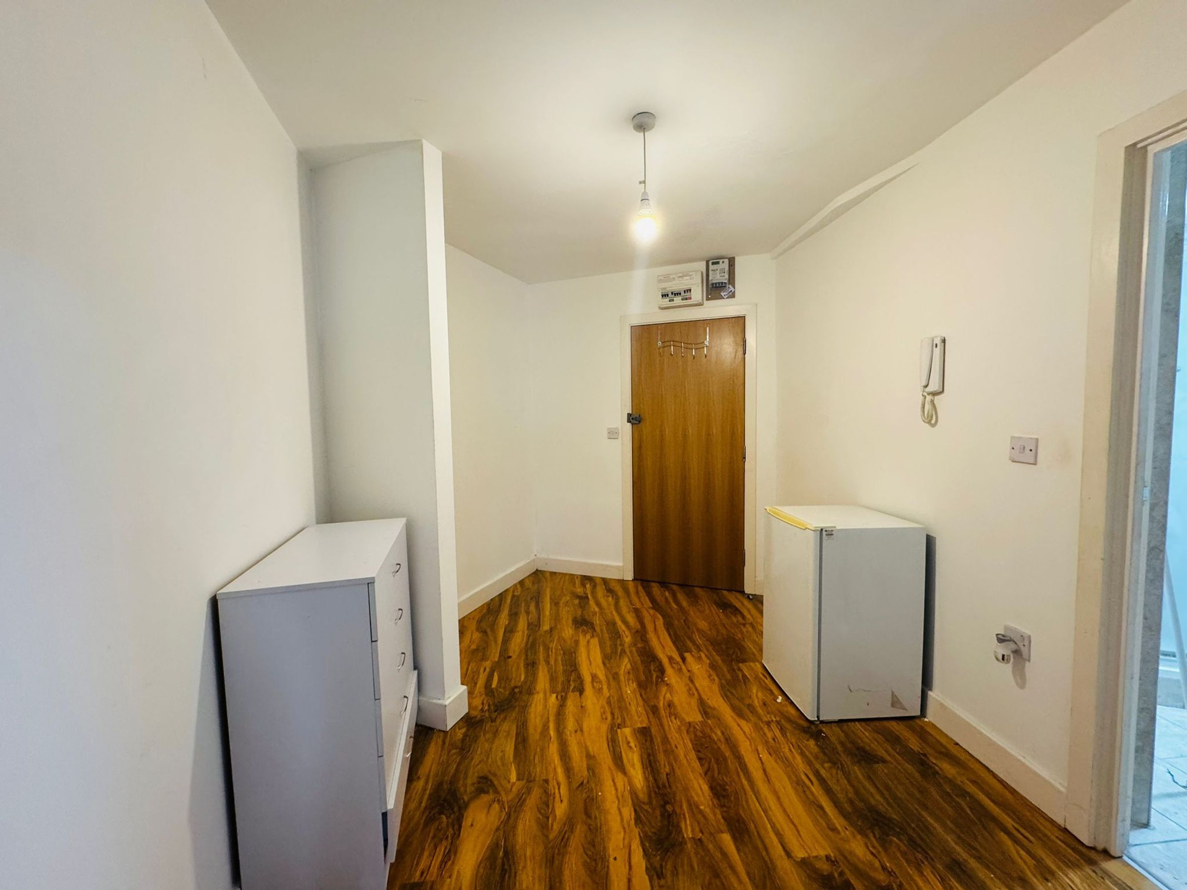 Flat Cranbrook Road in Greater London