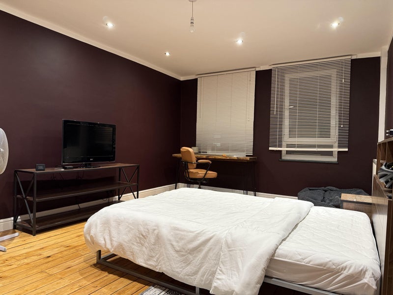 Room Sandringham Road in Greater London
