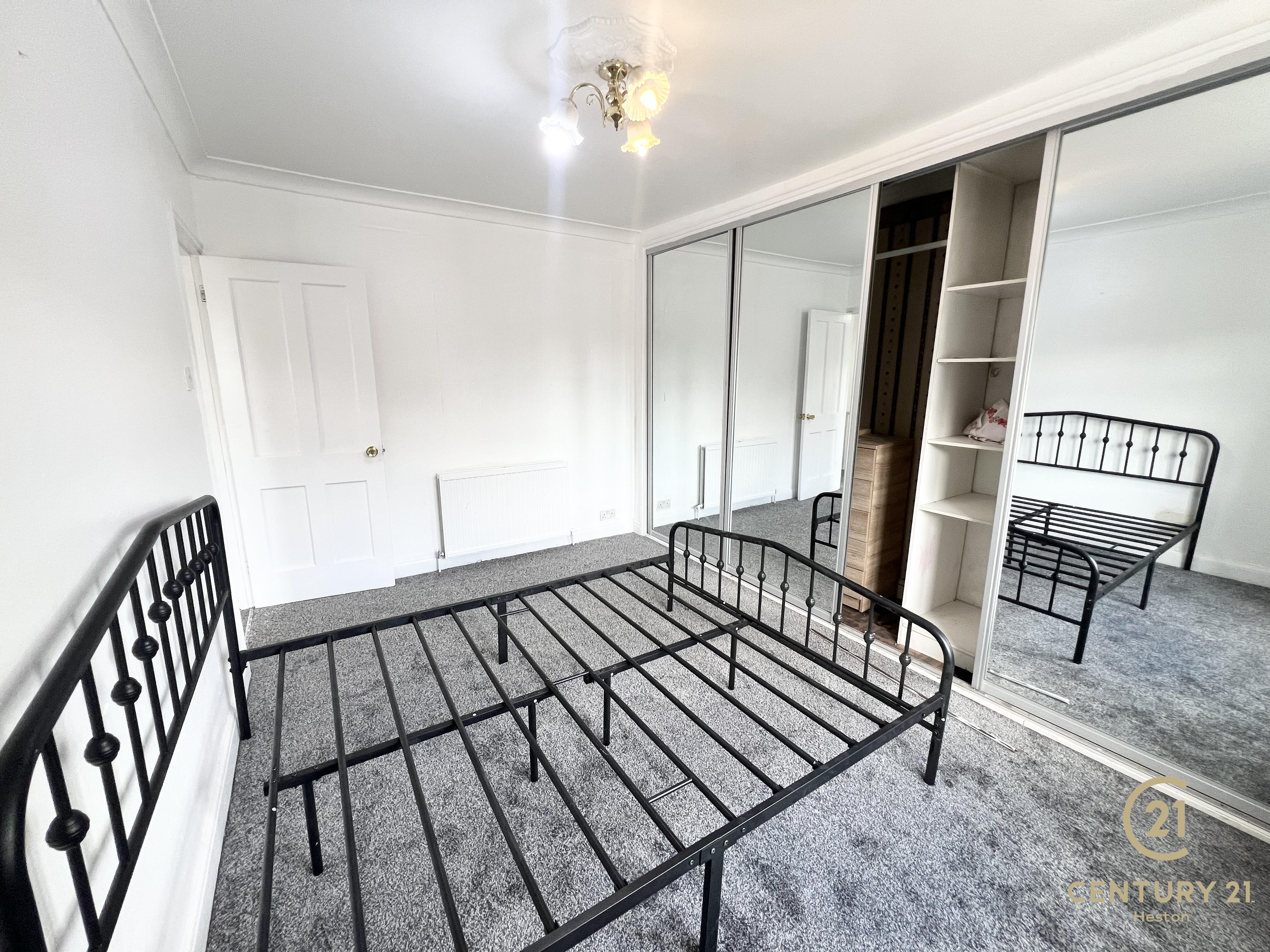 Flat North Hyde Gardens in Greater London
