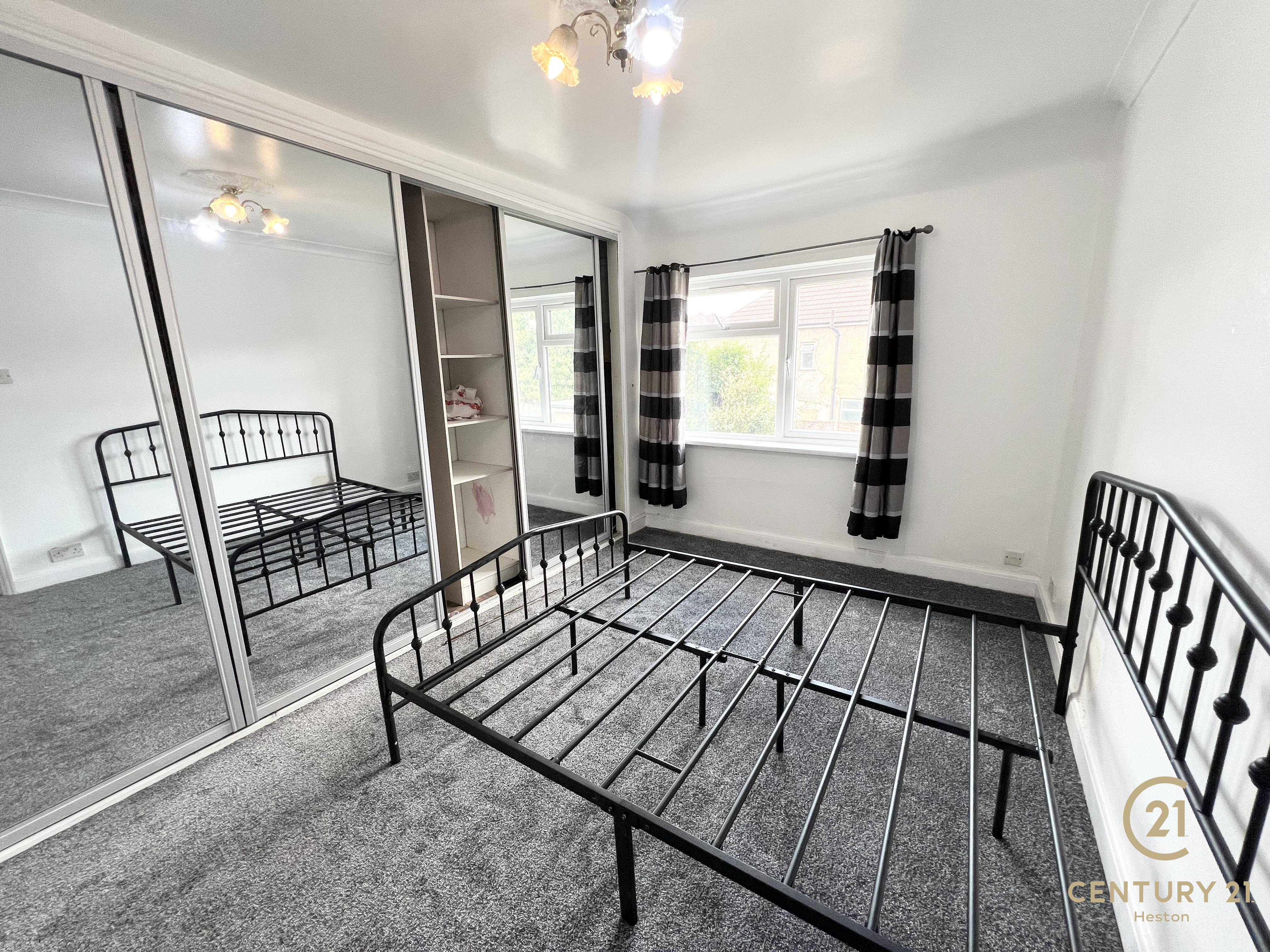 Flat North Hyde Gardens in Greater London