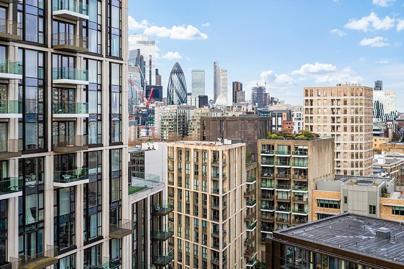 Flat Waterside Promenade in Greater London