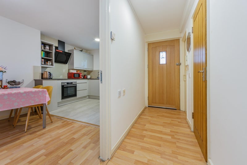 Room Mansfield Road in Greater London