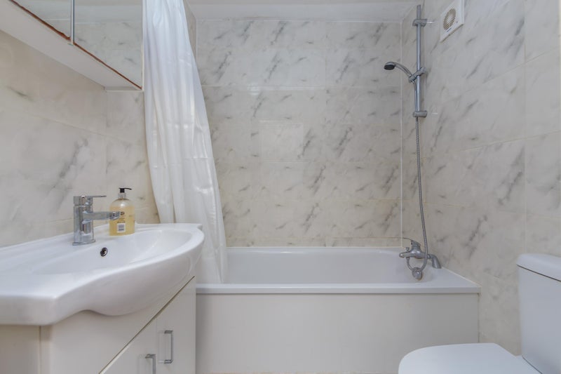 Room Mansfield Road in Greater London