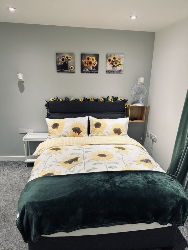 Room Cardiff Road in Merthyr Vale
