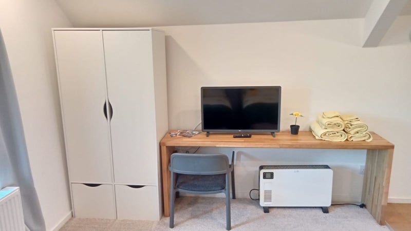 Room Cardiff Road in Merthyr Vale