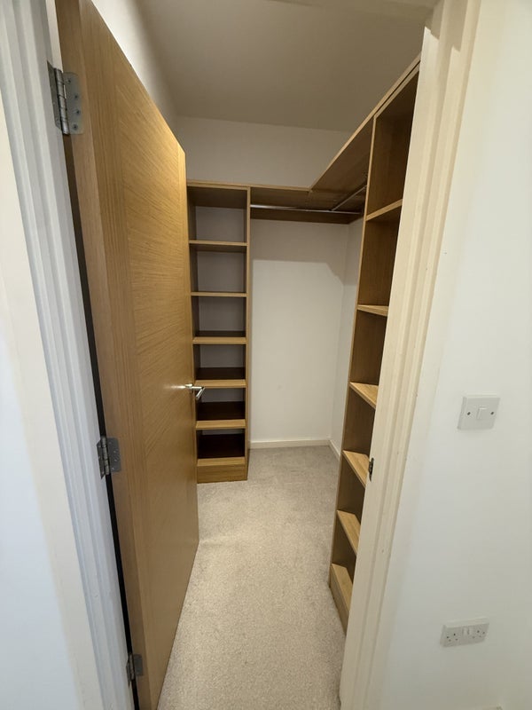 Flat Canning Road in Greater London