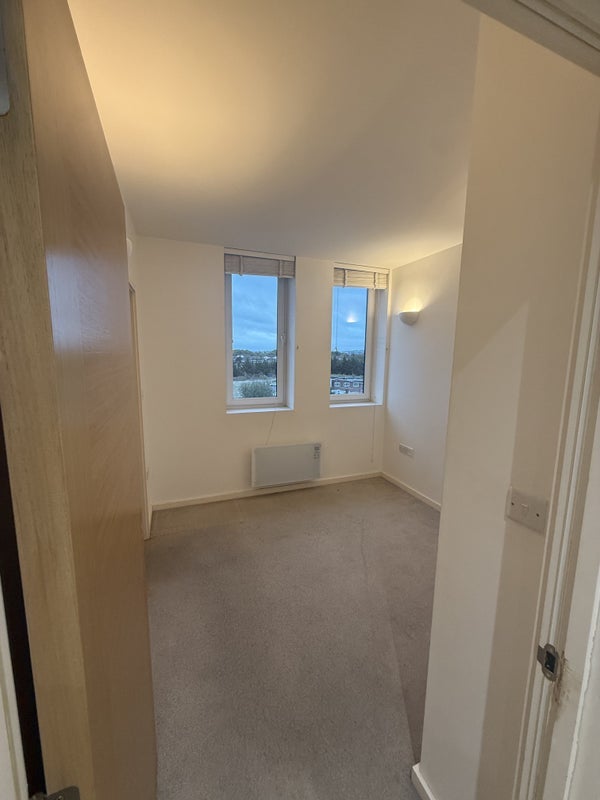 Flat Canning Road in Greater London