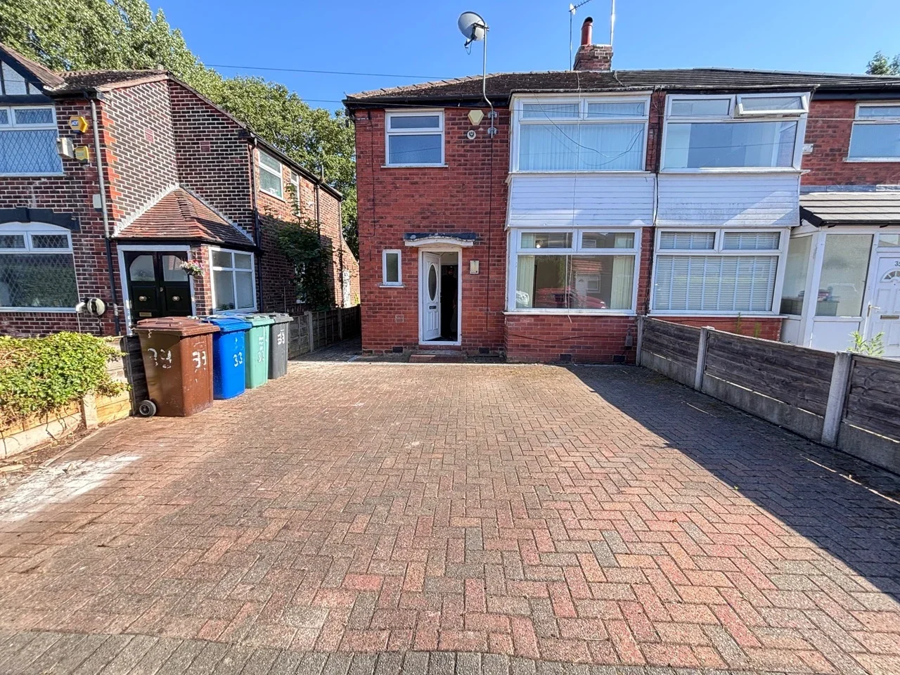 House Edgeware Avenue in Bury