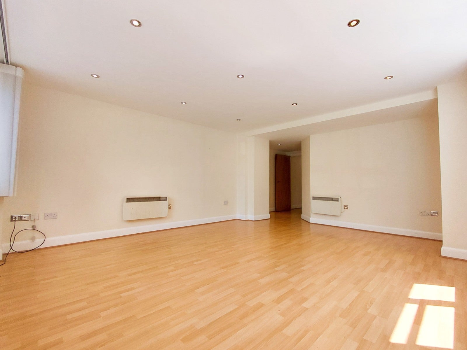 Flat Hanger Green in Greater London