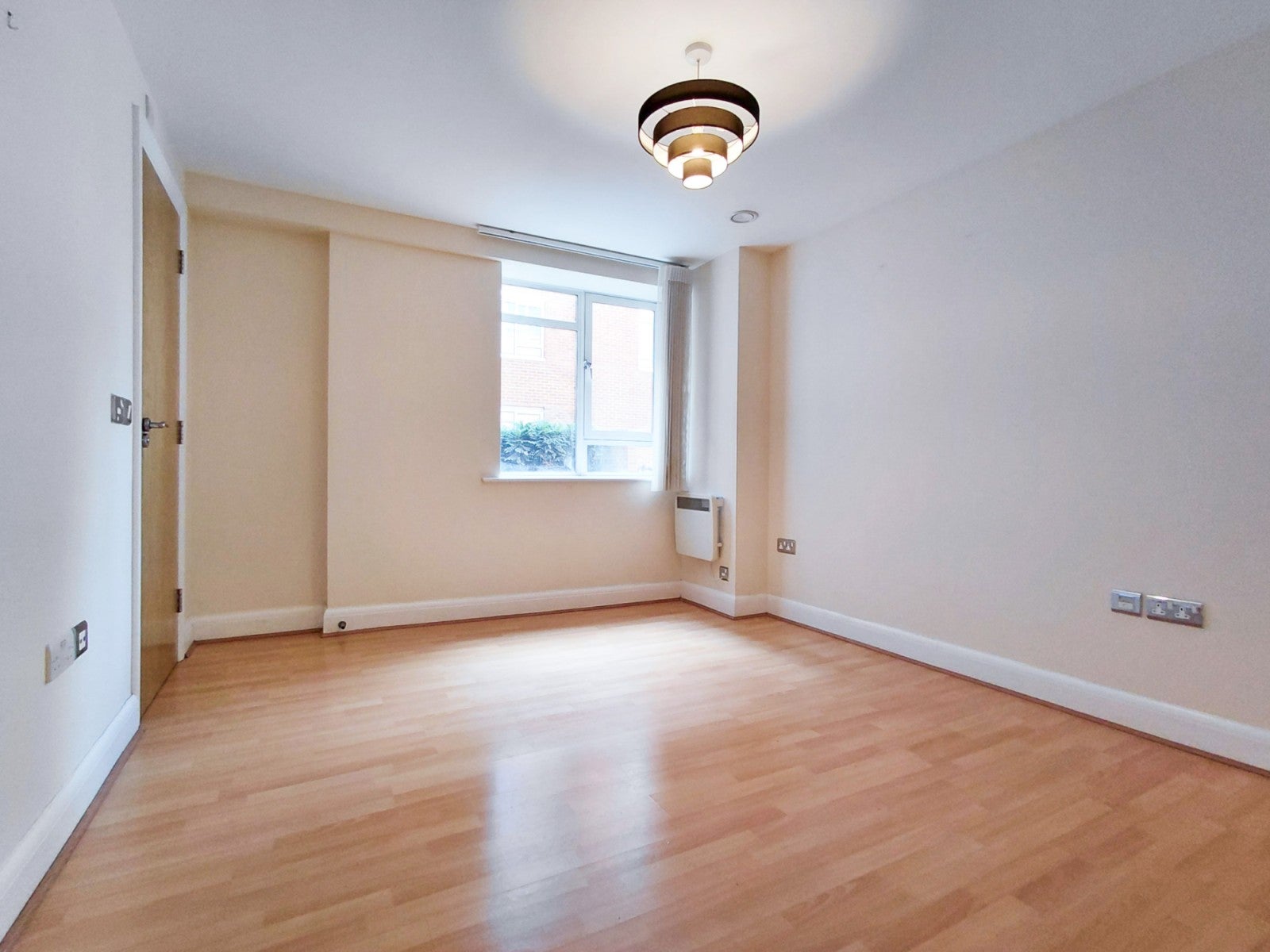 Flat Hanger Green in Greater London