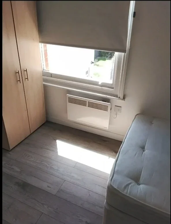 Flat Westbury Road in Greater London