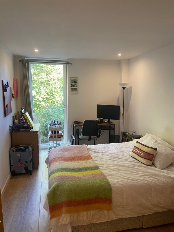 Flat Gresham Road in Greater London