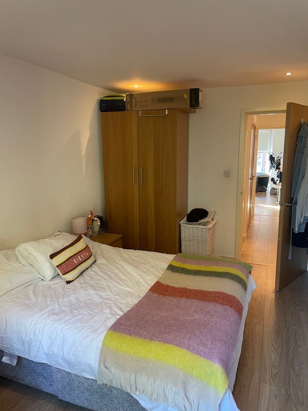Flat Gresham Road in Greater London