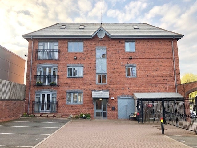 Flat Derby Street in Stafford