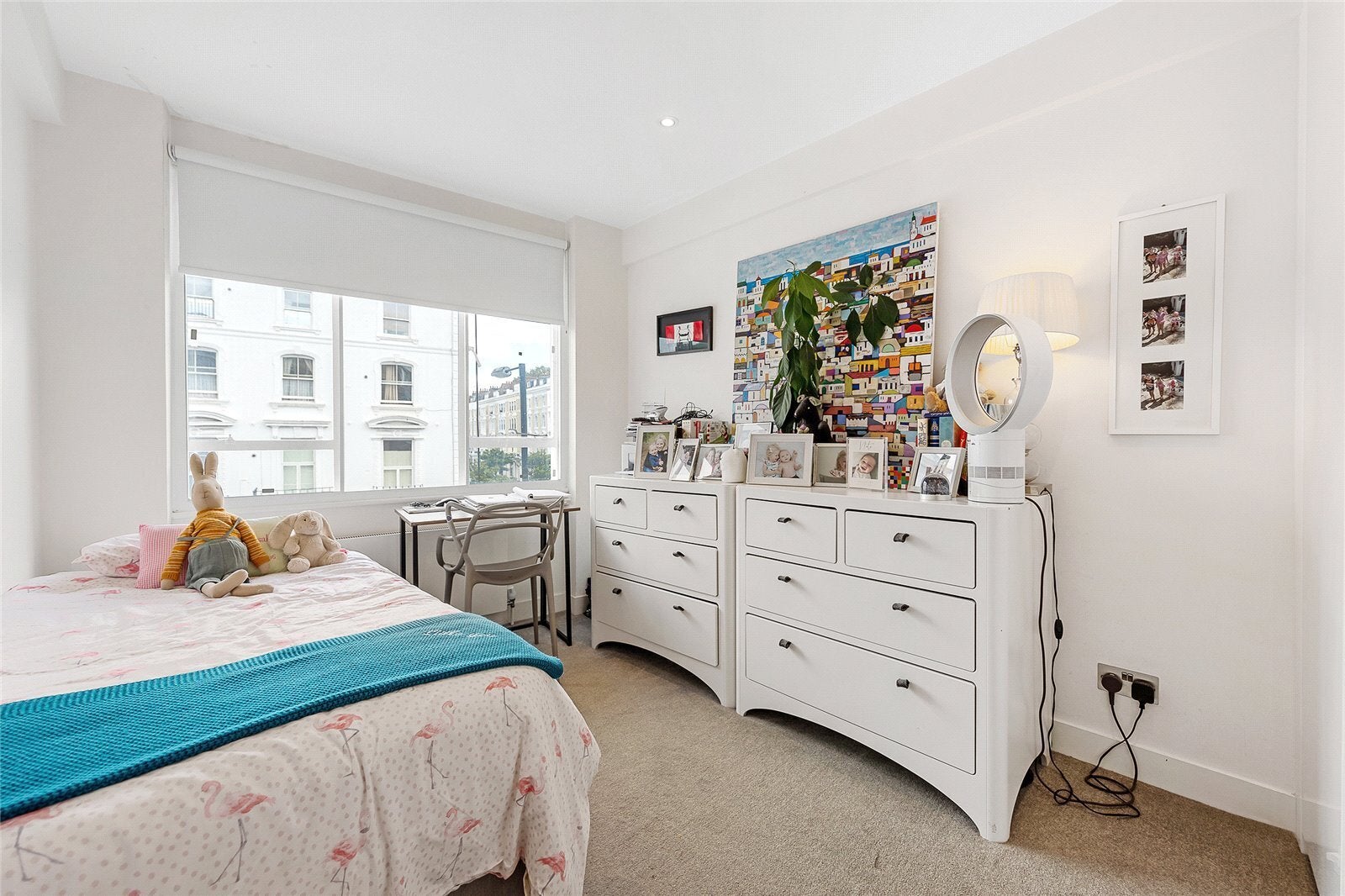 Flat Lansdowne Road in Greater London