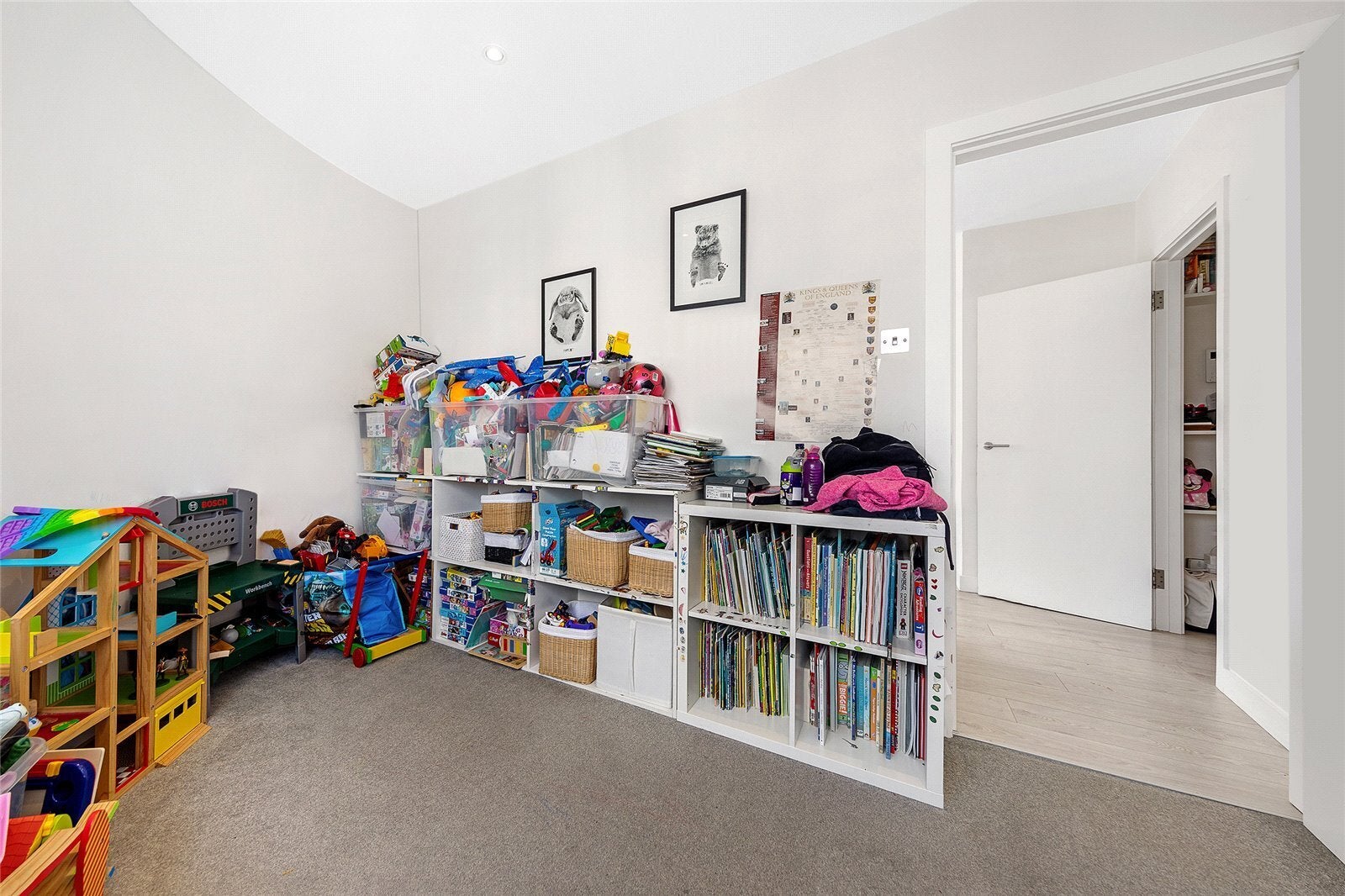 Flat Lansdowne Road in Greater London