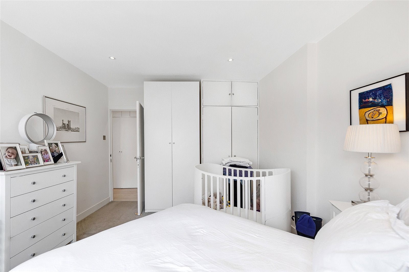 Flat Lansdowne Road in Greater London