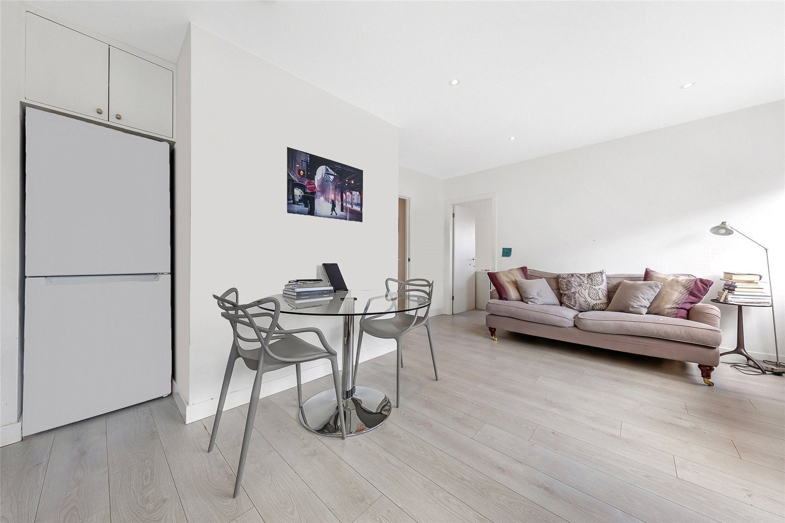 Flat Lansdowne Road in Greater London